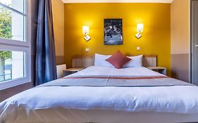 Disneyland Appartements familial avec piscine intérieur chauffé, parking gratuit A 5 minutes des parcs
